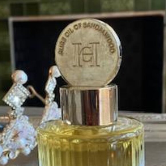 Carolina Herrera Perfume Concentrated  Pure Oil of Sandal Wood NWOB - Picture 2 of 10